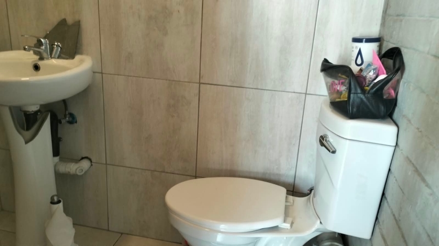 16 Bedroom Property for Sale in Universitas Free State